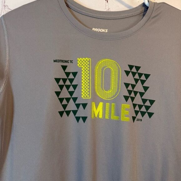 Brooks 10 Mile Marathon Long sleeve shirt size Large - Picture 2 of 5